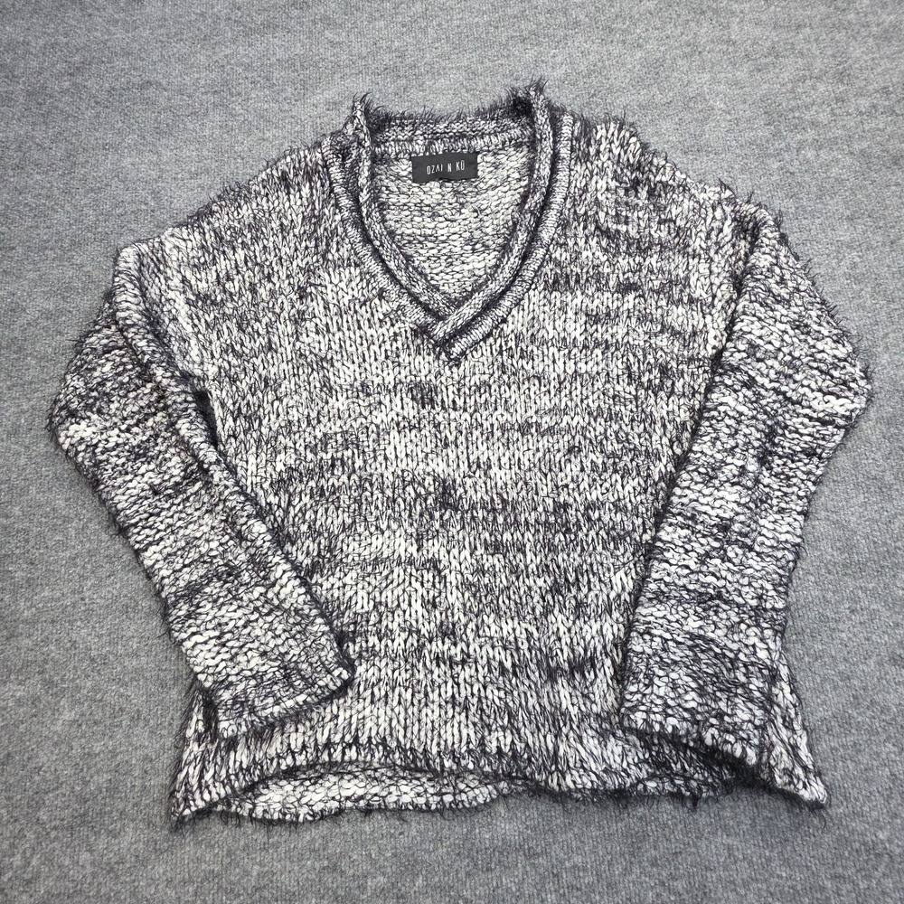Ozai N Ku Sweater Women's 1 (6-8 US) Black White Acrylic Fuzzy V-Neck